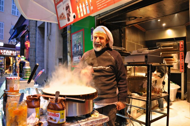 Aix en Provence street vendor with Nutella crepes