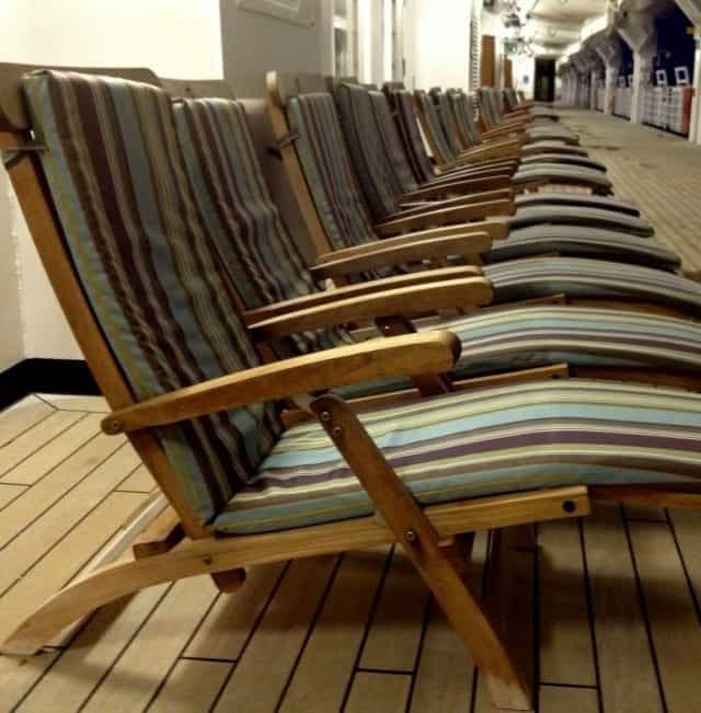 Teak deck chairs on the Nieuw Amsterdam promenade