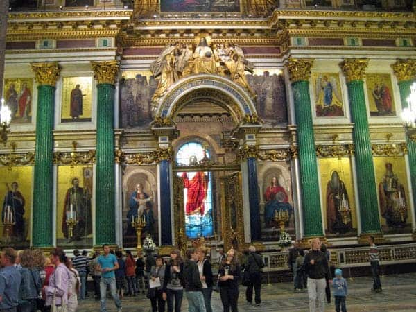Located on the site of the start of the Russian revolution, is the sprawling Hermitage museum complex. 