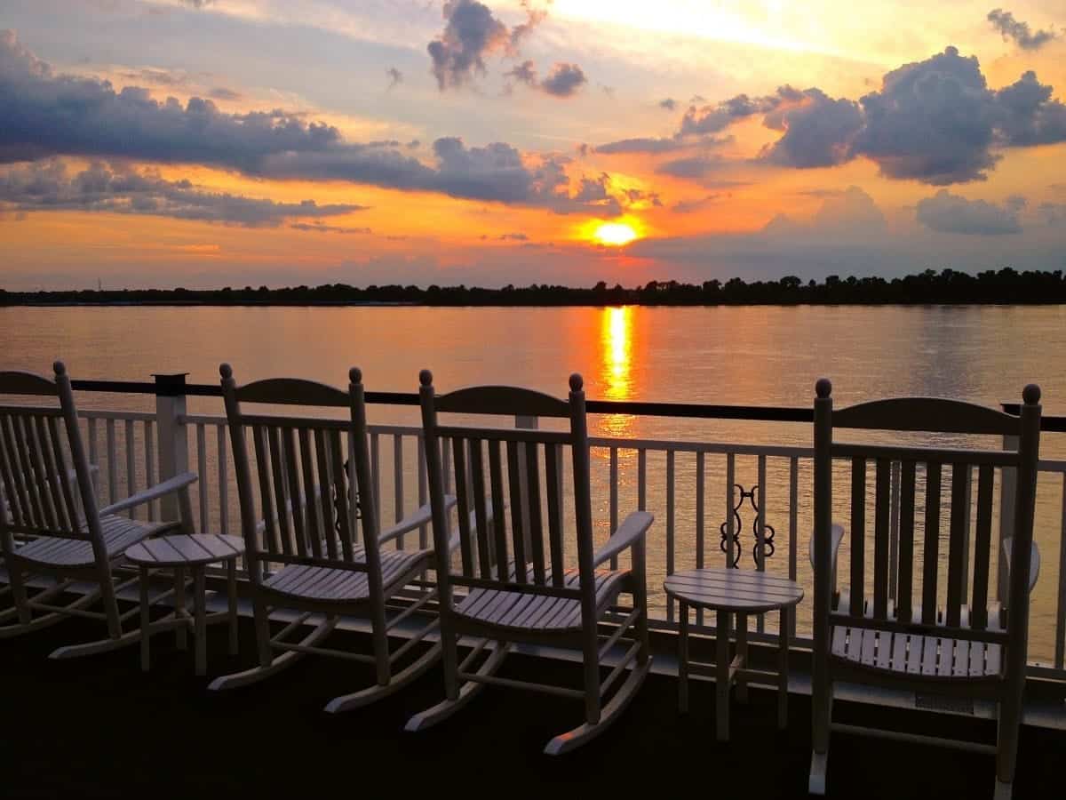 A Mississippi River cruise offers just a beautiful a sunset at a coveted Mediterranean cruise, and it's closer to home.