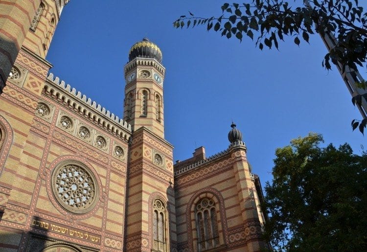 Budapest places to visit should include a trip to the Dohány Street Great Synagogue.