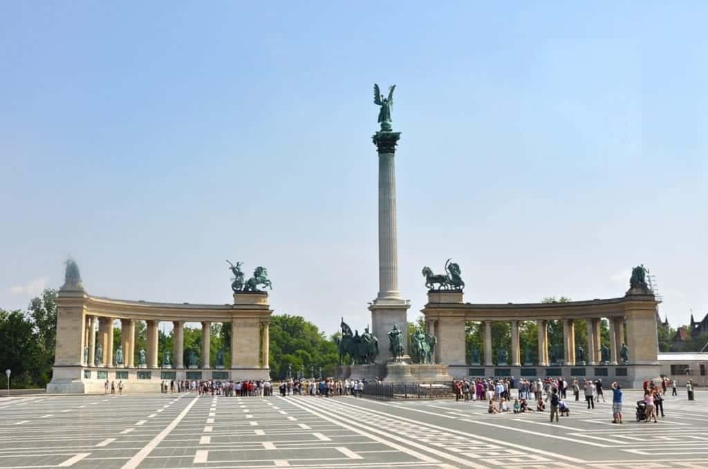Heroes' Square expansive plaza with statue in the center.