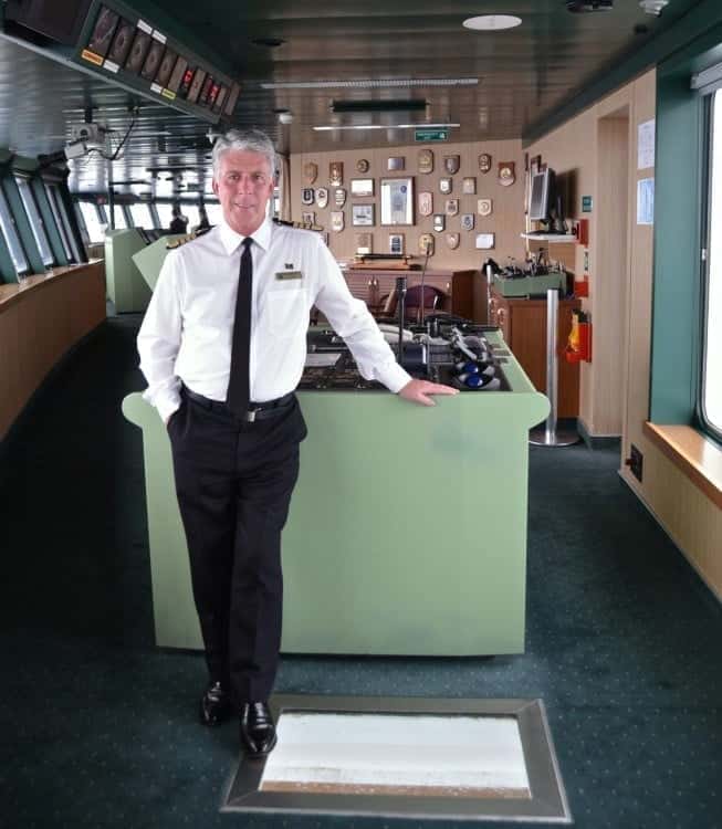 Captain Kevin Oprey joins us on the Queen Mary 2 bridge for a brief Q & A session.