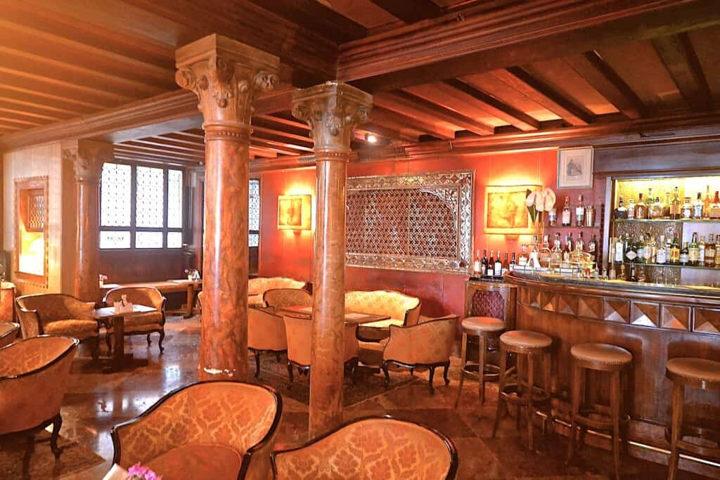 hotel-danieli-venice-lobby-bar