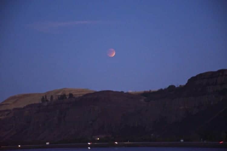Blood Moon 2015 over the Columbia River