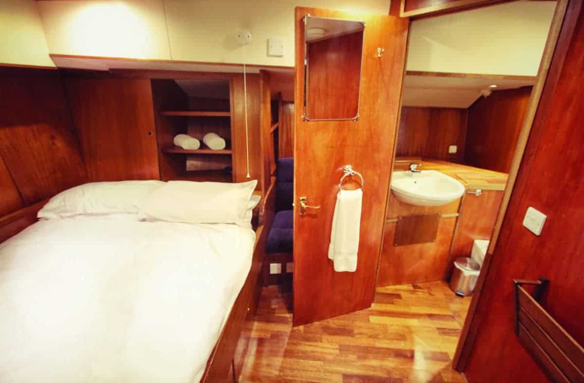 Double en suite. Amazing how Iain and Jamie built all of these cabins. 