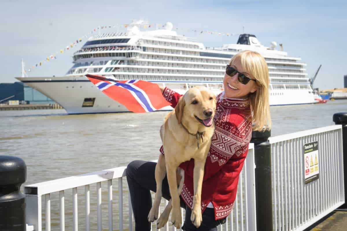 Karine Torstein and her dog Finse.