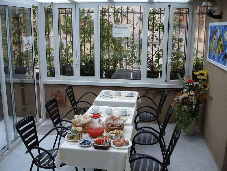 Hotel San Michele outdoor breakfast area.