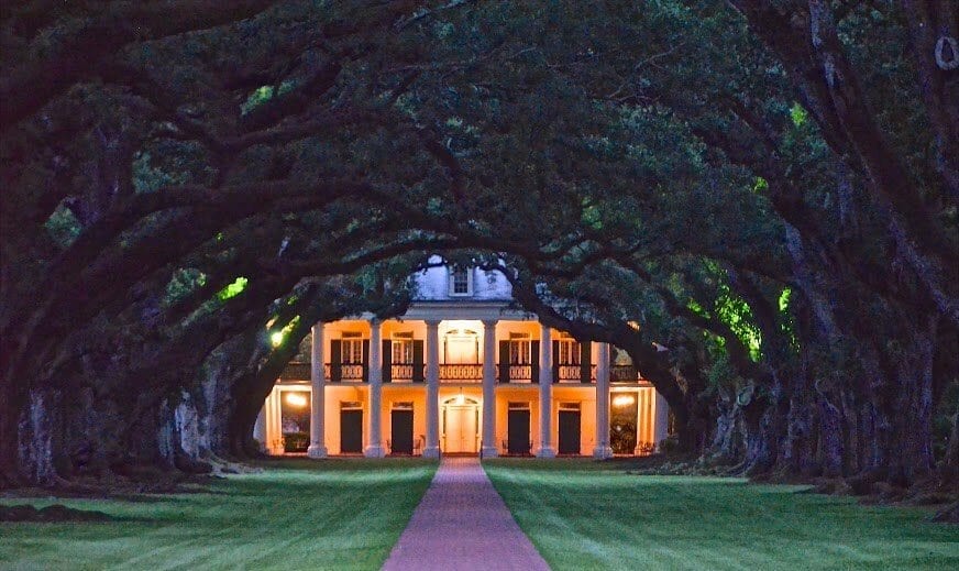 River cruising on the Mississippi at Oak Alley Plantation