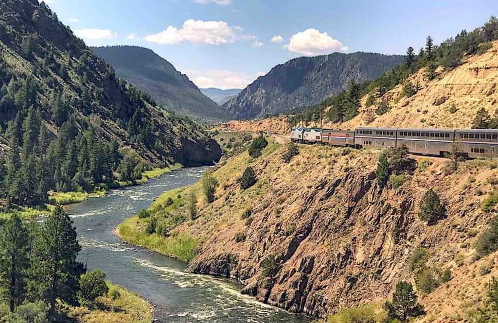 Amtrak California Zephyr on a curve on the Colorado River
