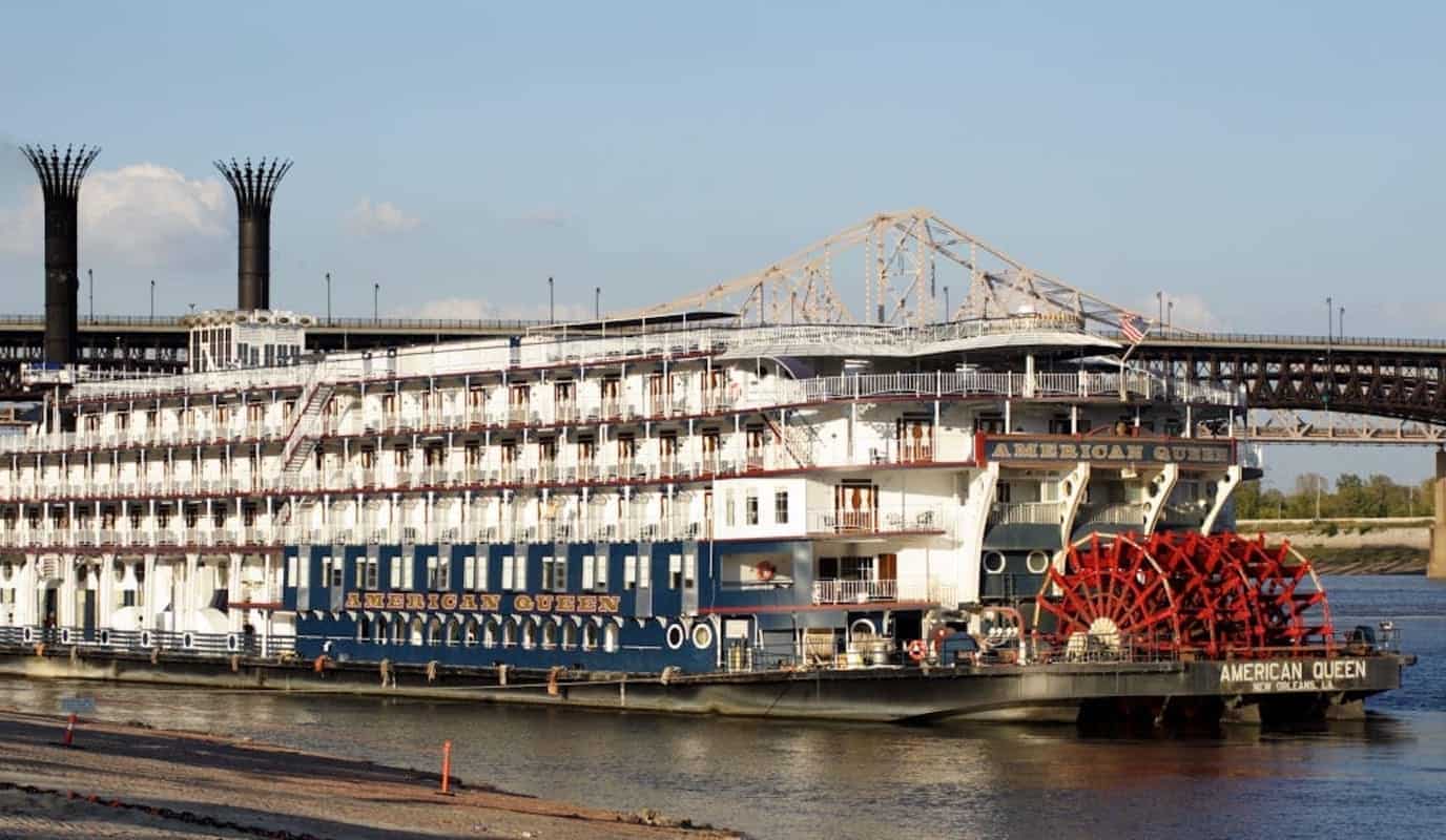 American Queen steamboat on the Mississippi