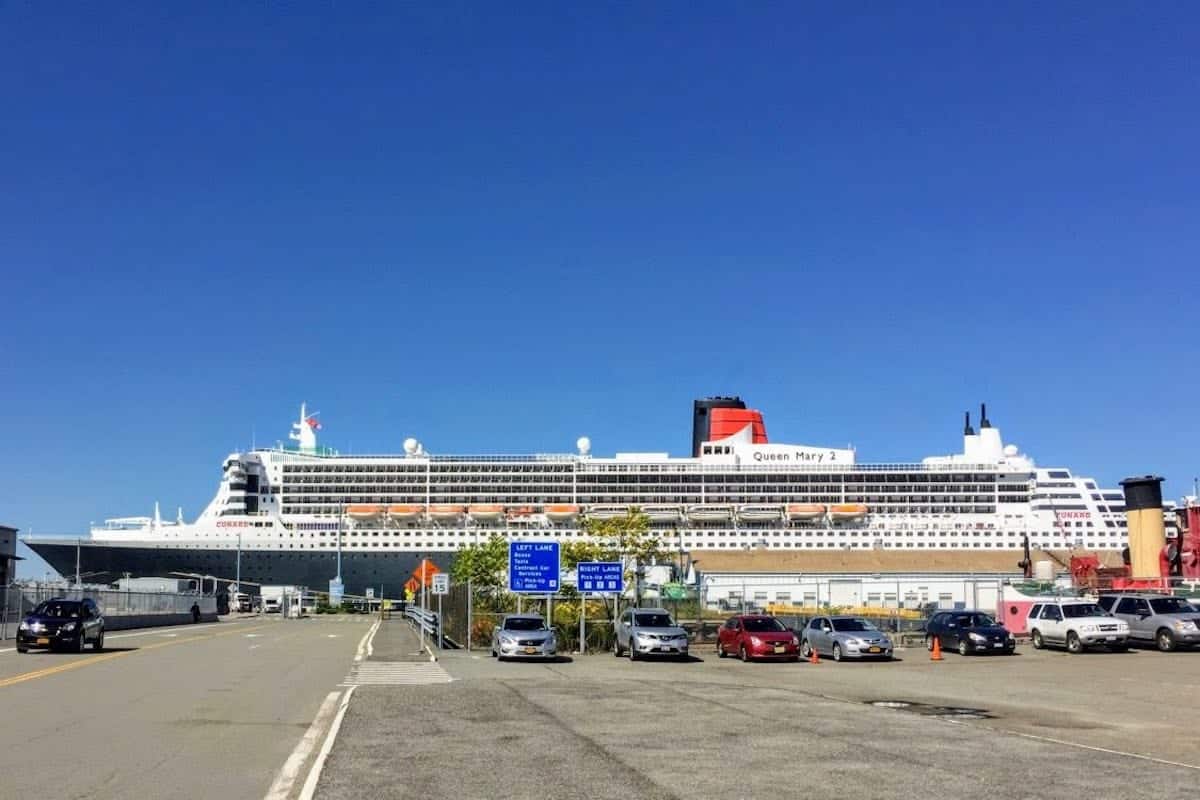 Queen Mary 2 docked in Brooklyn