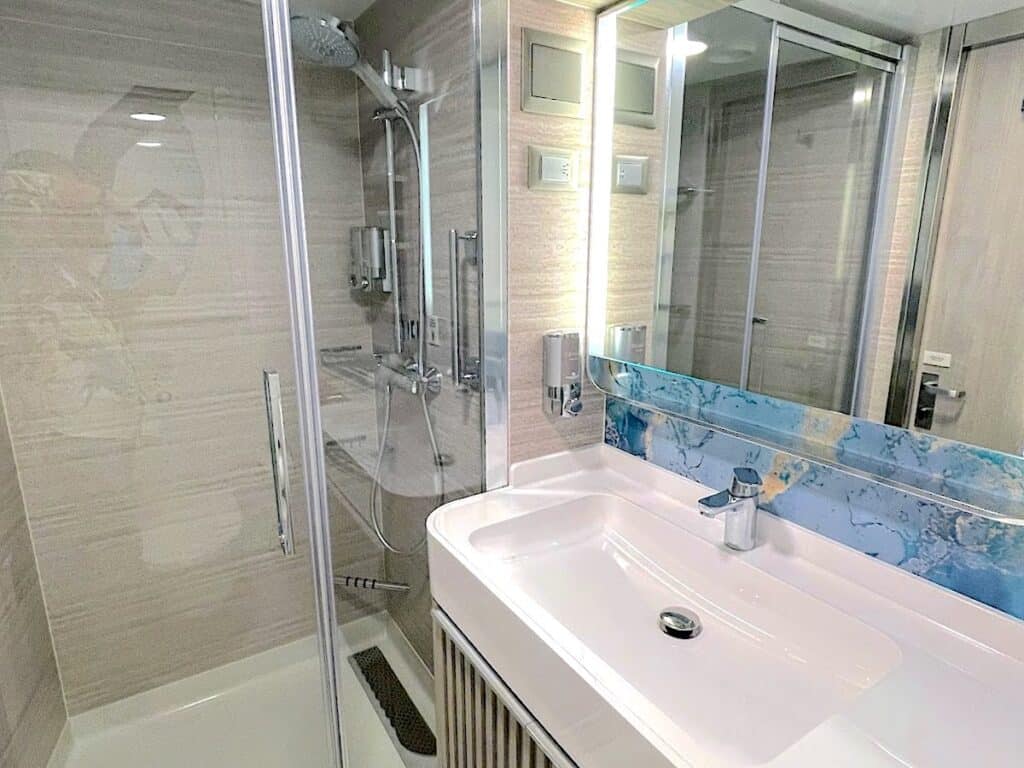 Norwegian Prima Bathroom and Shower
