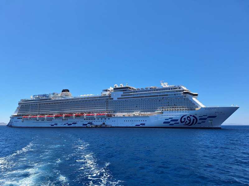 6 Cruise Ships Stranded in the Arabian Gulf: What's Happening and Why It Matters