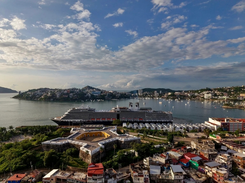 Holland America Returns to Acapulco After 17-Year Hiatus